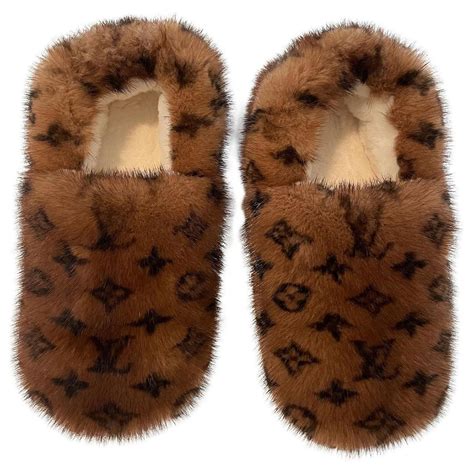 louis vuitton slippers dames|louis vuitton slippers furry.